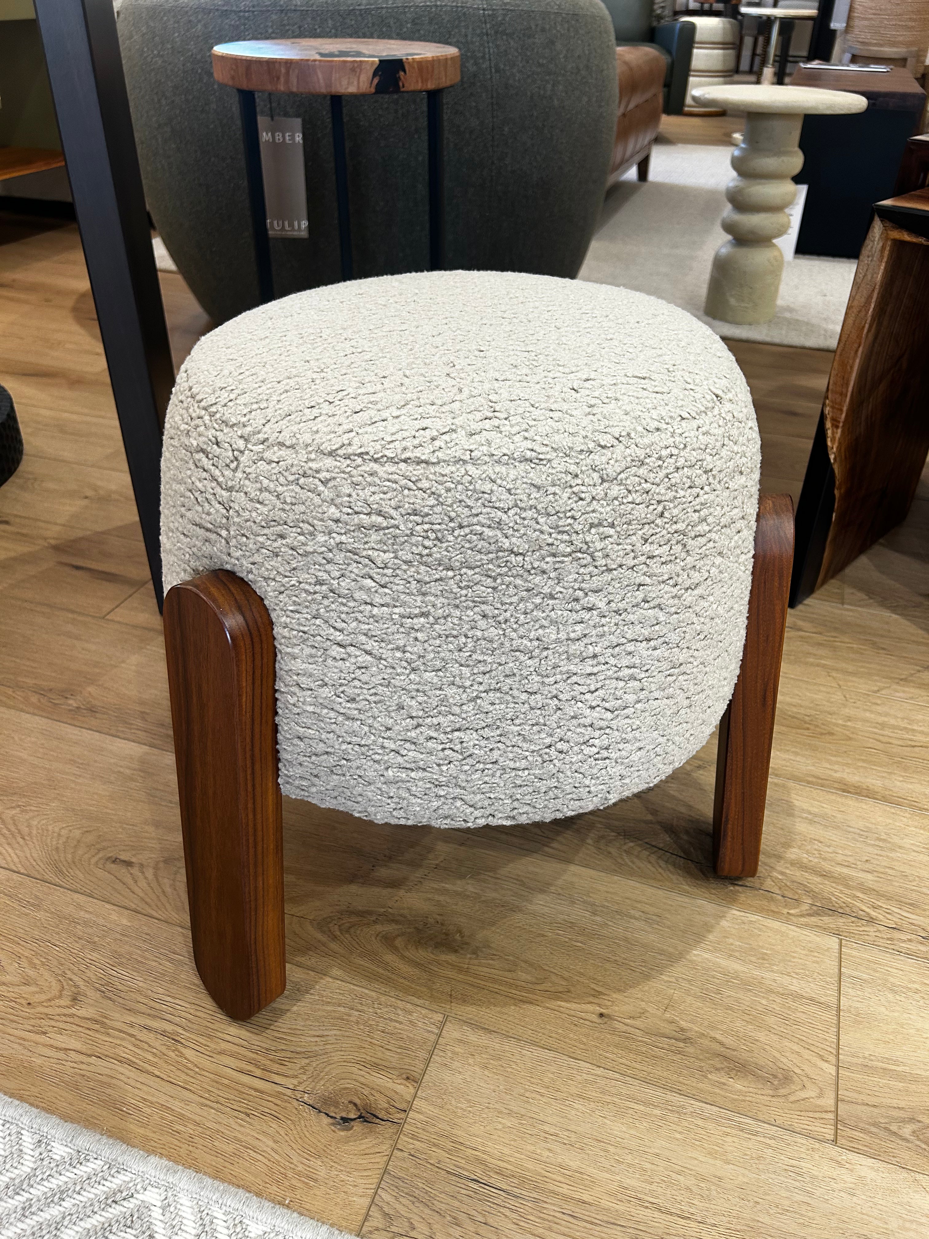 Oskar Stool