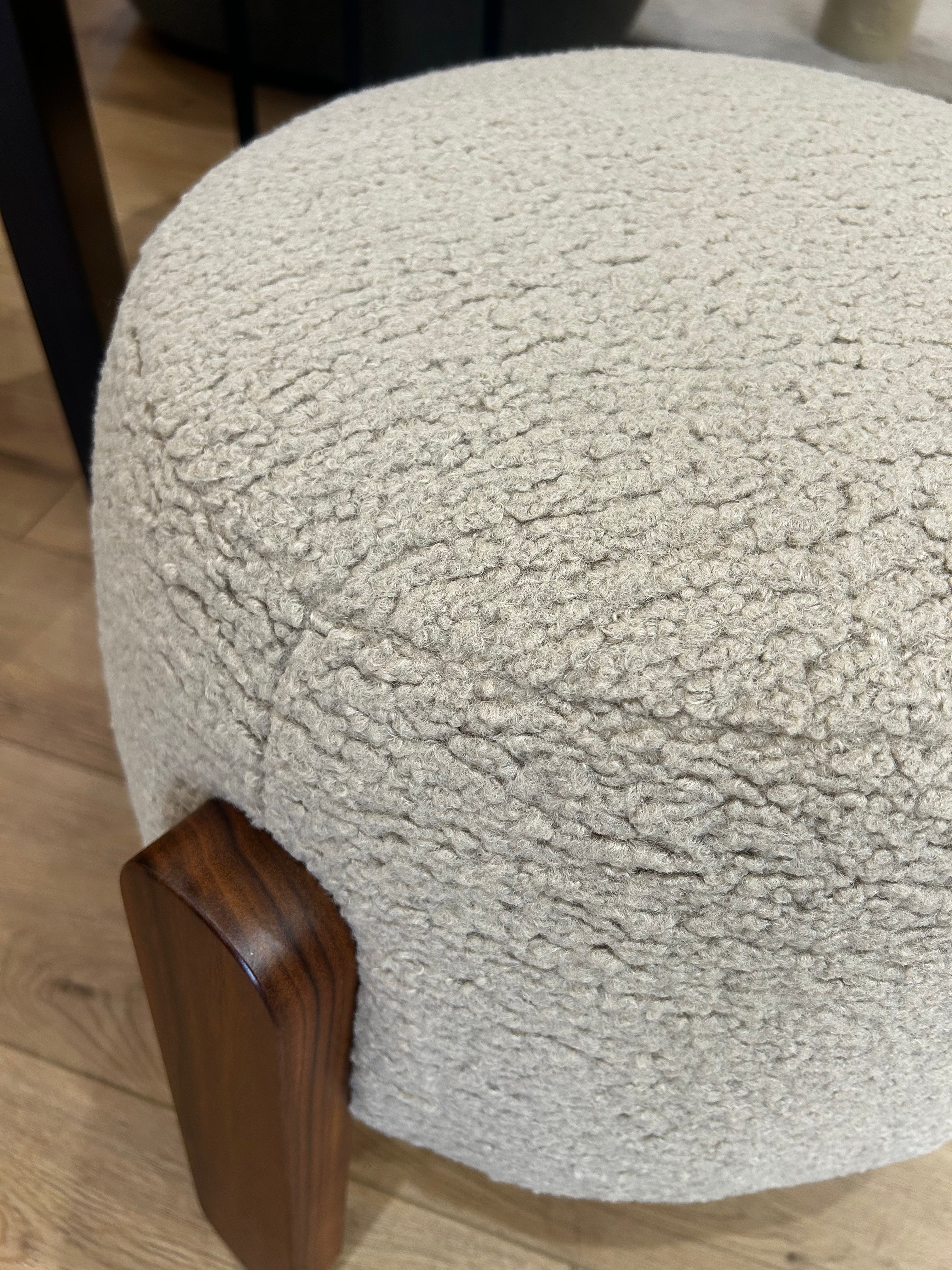 Oskar Stool
