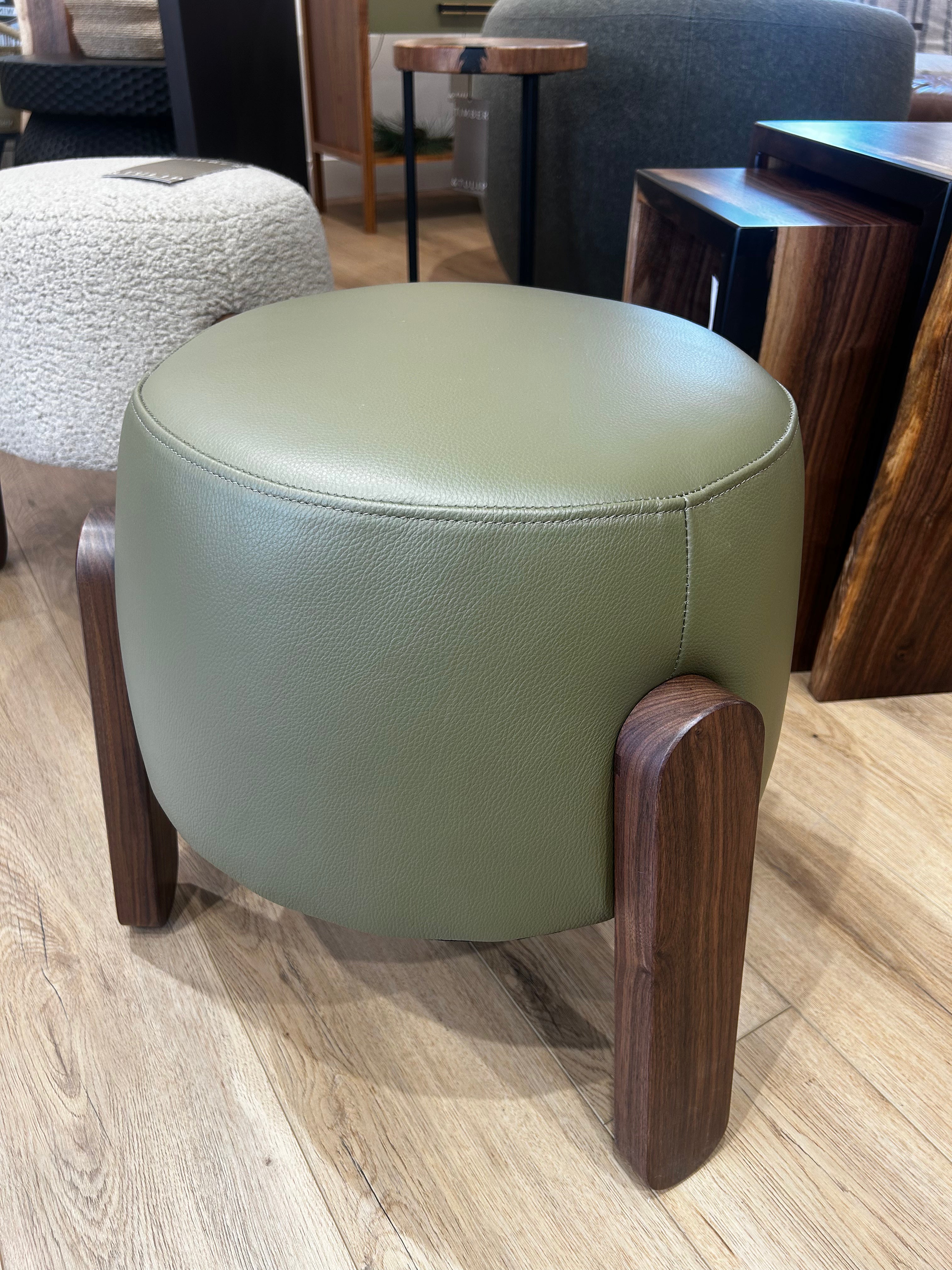 Oskar Stool